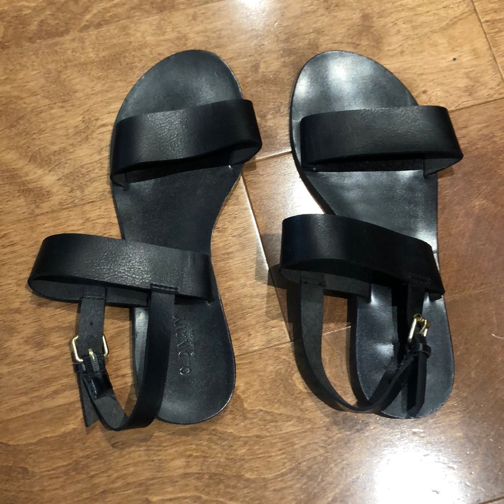 Old Navy Size 8 black sandals